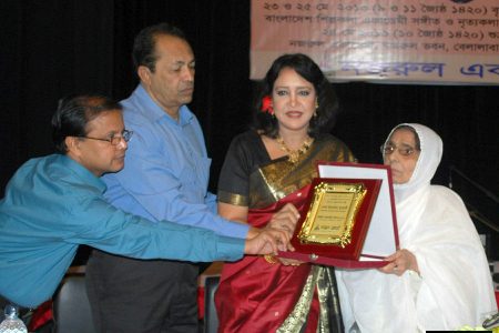Nazrul Honor 2013_Yasmin Mushatri