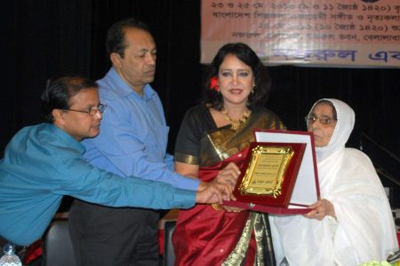 Nazrul Honor 2013_Yasmin Mushatri